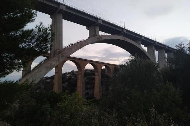 Guided Hiking Tour in the Gravina di Castellaneta Tourist Level — photo 1 of 3