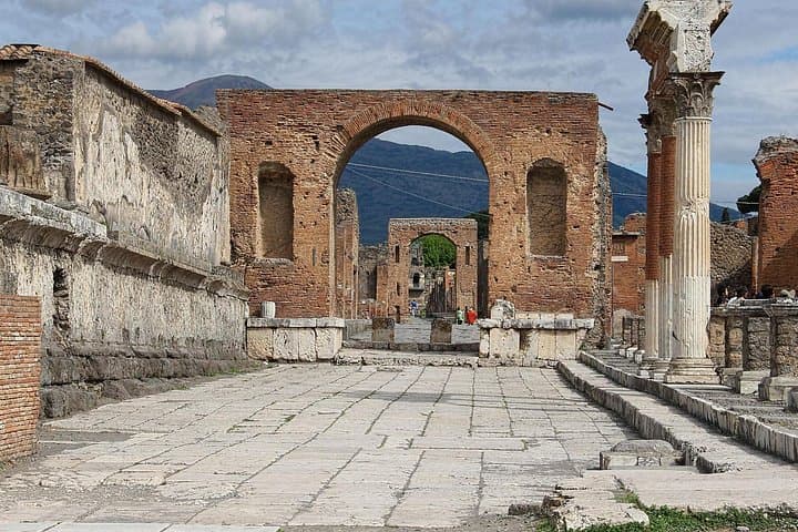 Private Pompeii, Sorrento and Positano Tour — photo 1 of 5