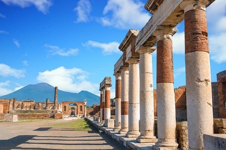 Pompeii and Vesuvius Private Tour with Winery Lunch — photo 1 of 6
