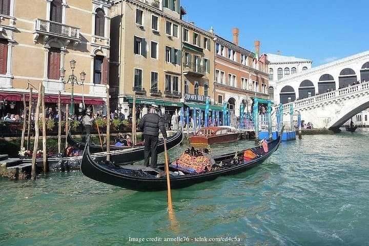 Explore Venice Rialto Markets at Dawn: Private Walking Tour — photo 1 of 6