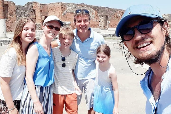 Exploring Pompeii — photo 1 of 42