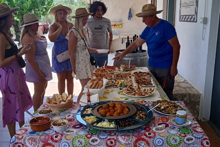 Vineyard Tour, Wine and Sicilian delicacies tasting at a Winery in Agrigento — photo 1 of 9