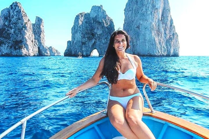 Capri enjoy the Dolce Vita by boat for 4 unforgettable hours! — photo 1 of 10