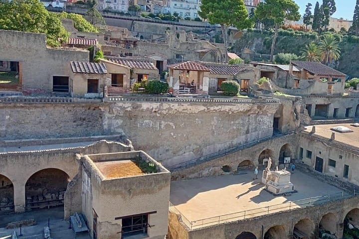 Private Tour in Herculaneum with an authorized guide — photo 1 of 11