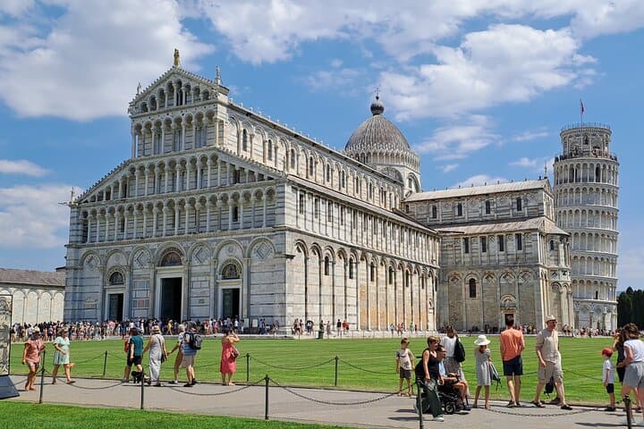 Pisa's Leaning Tower Climbing, Cathedral, Cemetery and Baptistery guided visit — photo 1 of 20