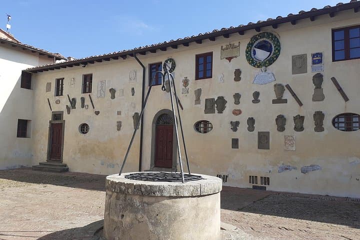 The foody village and the ancient castle — photo 1 of 7