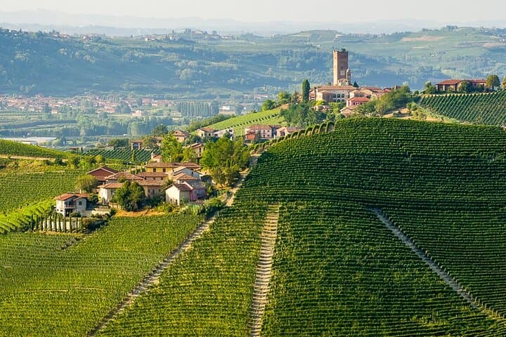 Private E-bike Tour " Langhe del Barbaresco " - Asphalt only — photo 1 of 14