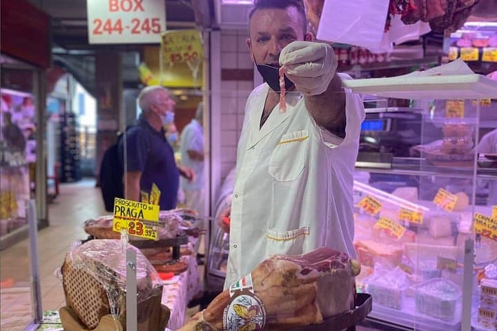 Vatican Market Food Activity and Shopping — photo 1 of 7
