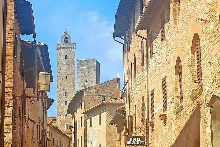PRIVATE TRANSFER from Siena to Florence with stop in S Gimignano & Monteriggioni — photo 1 of 46