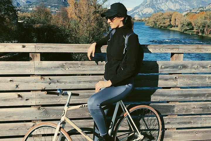 Biking and Stretching on Lake Como — photo 1 of 9