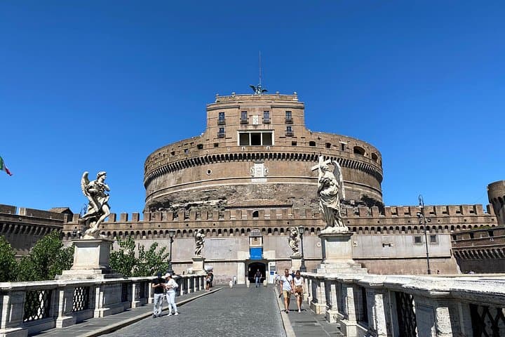 Rome: Castel Sant Angelo Entrance & Hop On Hop Off 24H Bus Ticket — photo 1 of 6