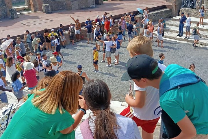 Private Full-Day Pompeii and Vesuvius Volcano Tour for Families — photo 1 of 8