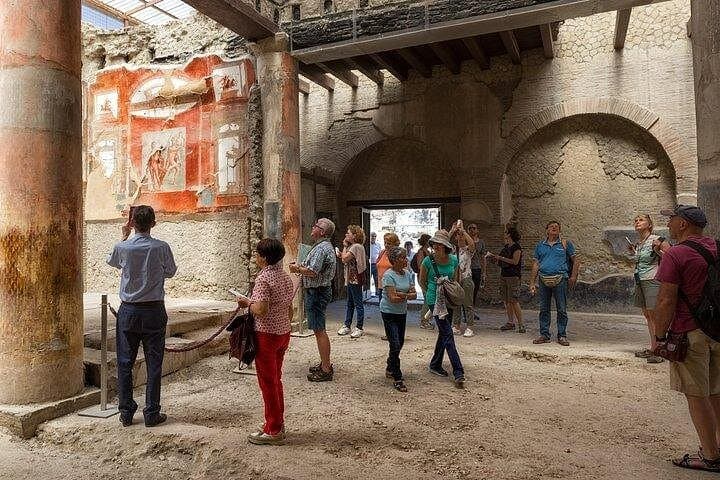 Transfer from Sorrento to Naples with Private Tour in Herculaneum — photo 1 of 6