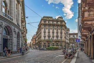 Bologna to Milan Private Transfer with English-Speaking Driver