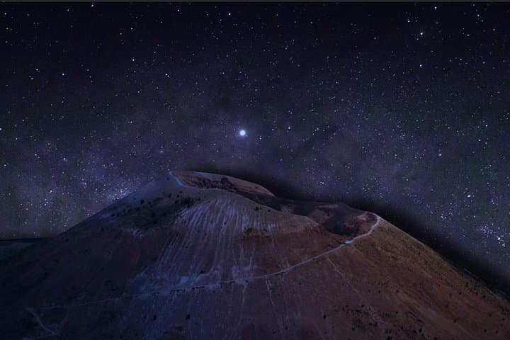 VESUVIUS BY NIGHT route without crater with Volcanological Guides — photo 1 of 17