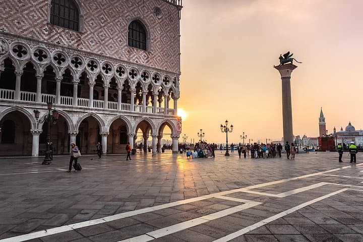 Public tour: Doge's Palace with St. Mark's Basilica & Gondolas — photo 1 of 10
