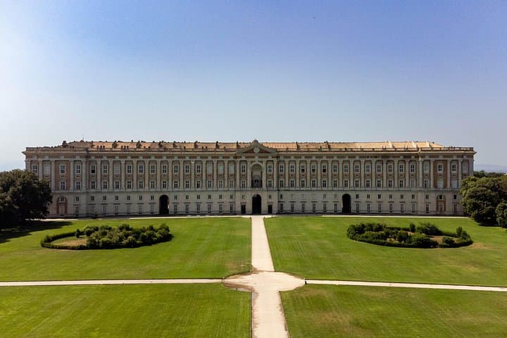 Royal Palace of Caserta. The Italian Versailles Experience — photo 1 of 7