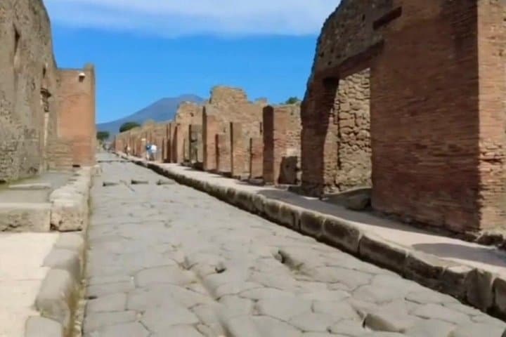 Private transfer from Rome to Sorrento and Pompeii — photo 1 of 8