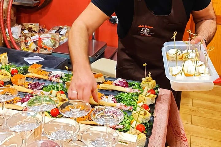 Private local Food and Wine tasting — photo 1 of 14