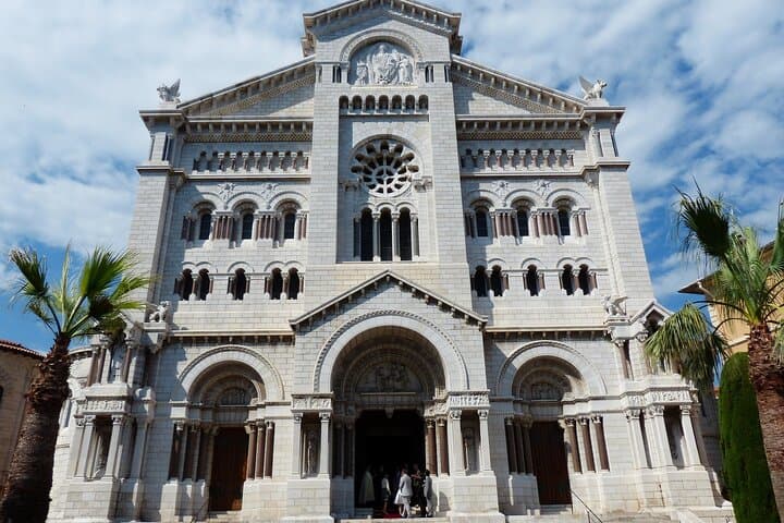 Private Transfer From Milan To Monaco With a 2 Hour Stop in Genoa — photo 1 of 6