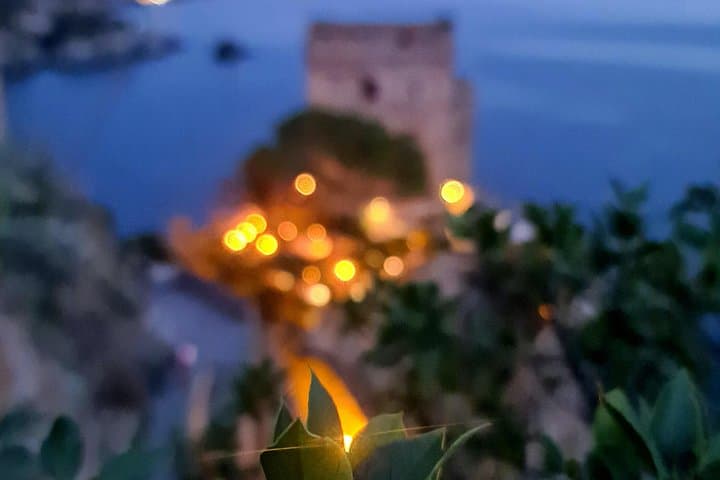 A Day of Unique Cinque Terre Photoshoot — photo 1 of 5