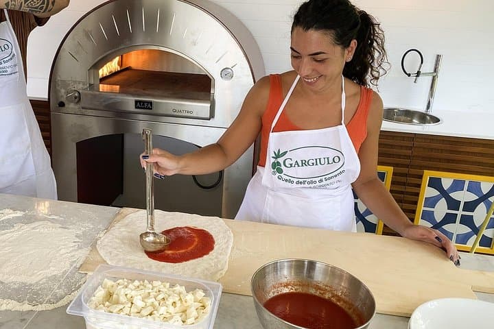 Sorrento Pizza School Activity in Italy — photo 1 of 8