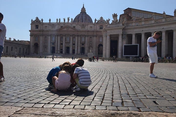 Vatican St Peter Basilica Treasure Hunt for Kids and Families — photo 1 of 6