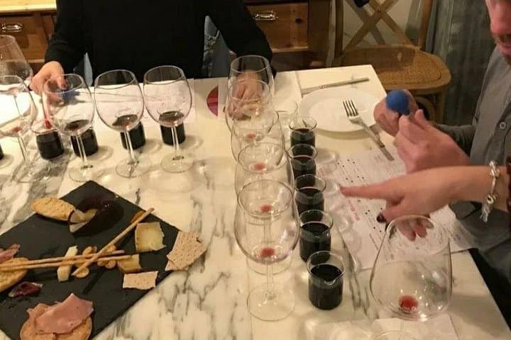 Make your bland bottle and cork Your wine in center of Florence — photo 1 of 6