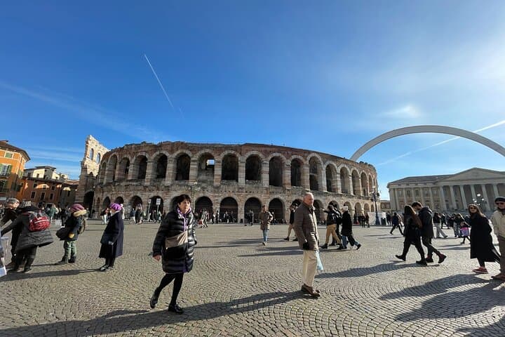 Verona: City Walking Tour with Cable Car Ride & Wine Aperitif — photo 1 of 15