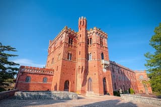 Wine Tasting in Brolio Castle Gardens from Florence by Car