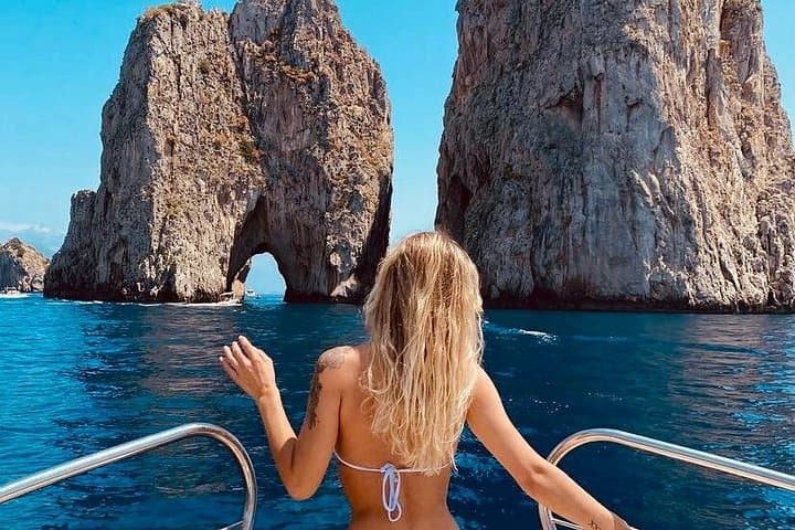 Private Capri Boat Tour with Local Captain & Faraglioni — photo 1 of 14