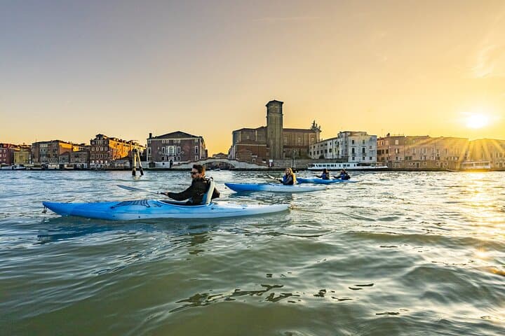 Sunset Kayak Tour in Venice: Discovering the City’s Canals — photo 1 of 8