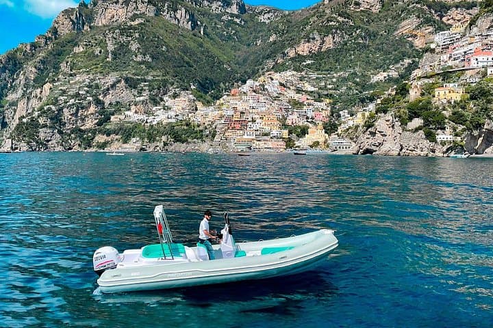 Private Boat Tour: 90 minutes in Amalfi Coast with snacks and drinks — photo 1 of 8