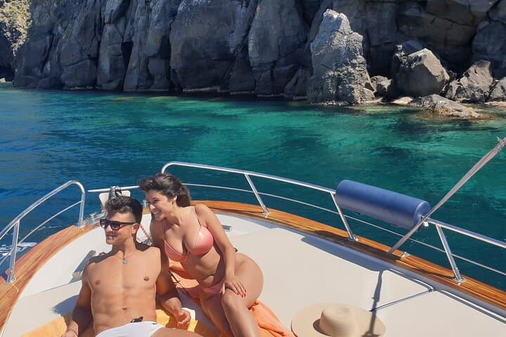 Ischia island private excursion on Gozzo Fratelli Aprea 7,5m — photo 1 of 10