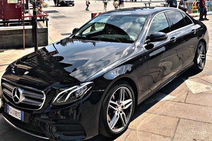 Malpensa Airport: Private transfer to/from Milan with E-klass — photo 1 of 6