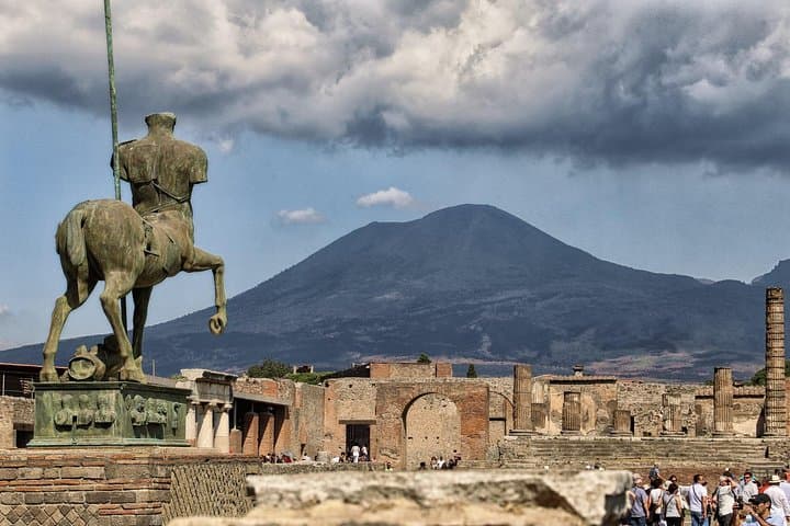 Guided Visit in Pompeii and Mount Vesuvius in Spanish and French — photo 1 of 20
