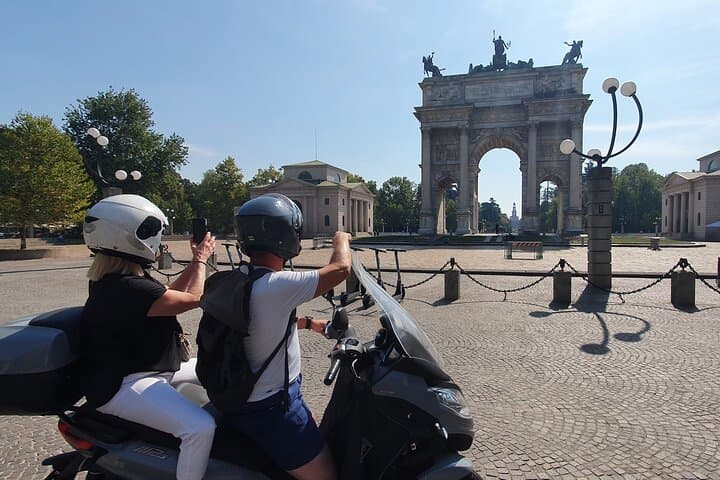 Milan Vespa Adventure: Private Tour for Couples and Friends — photo 1 of 6