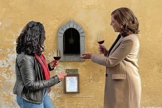 Small Group Florence Wine Tasting Tour in the City Center