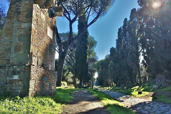 Urban Trekking to the Appia Antica Park early in the morning — photo 1 of 4