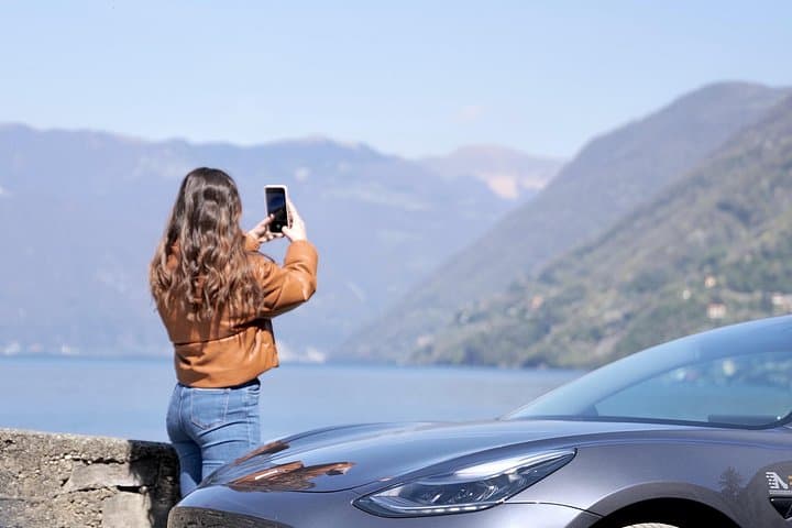 Tesla Tour of Como photographing the beauties of the lake — photo 1 of 6