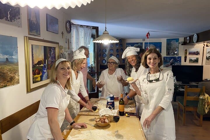 Cooking class in Tuscan Villa near Cortona — photo 1 of 8