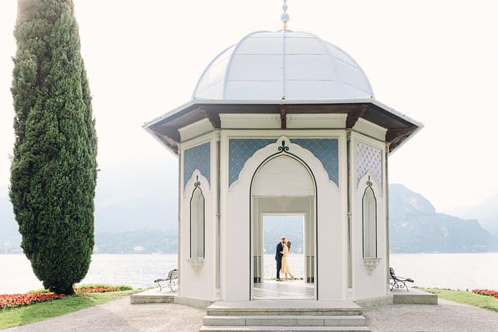 Romantic photoshoot in Lake Como — photo 1 of 17