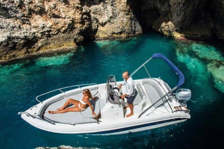 Day on a private boat from Capri to the coast of Positano — photo 1 of 6