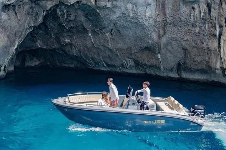 private boat tour on the island of Capri — photo 1 of 7