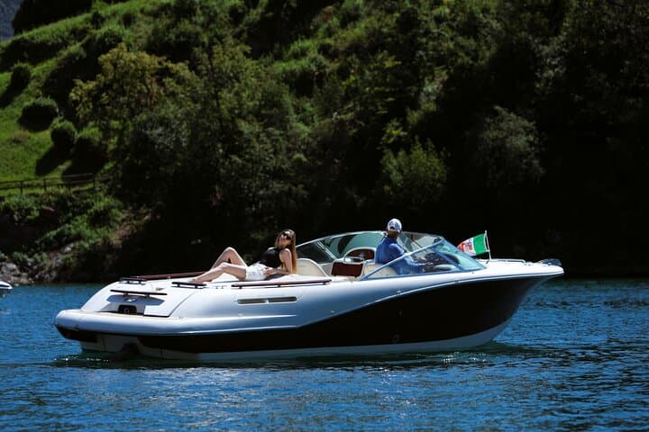 Lake Como: 2-Hour Luxury Speedboat Private Tour — photo 1 of 14