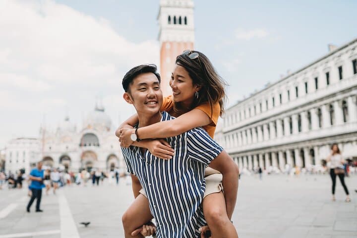 Fabulous photoshoot in the Canals of Venice — photo 1 of 8