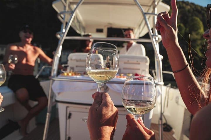 4 Hours Private Boat Cruise on Lake Como — photo 1 of 14