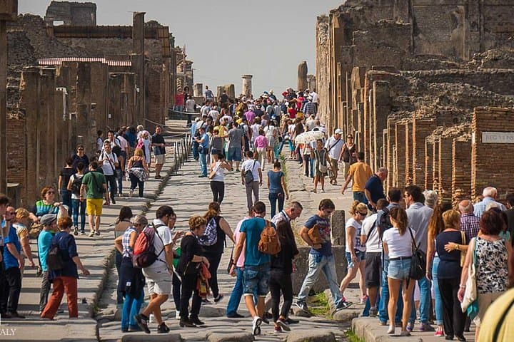 2 Hour Private Walking Tour with Certified Guide in Pompeii — photo 1 of 10