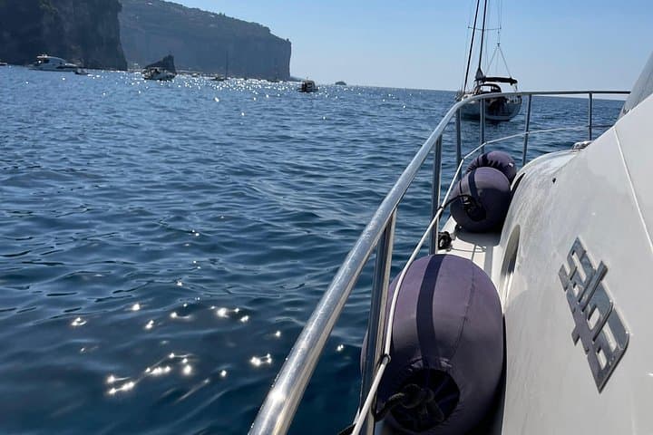Salpa Laver Boat Rental 31.50 (10 m) — photo 1 of 7