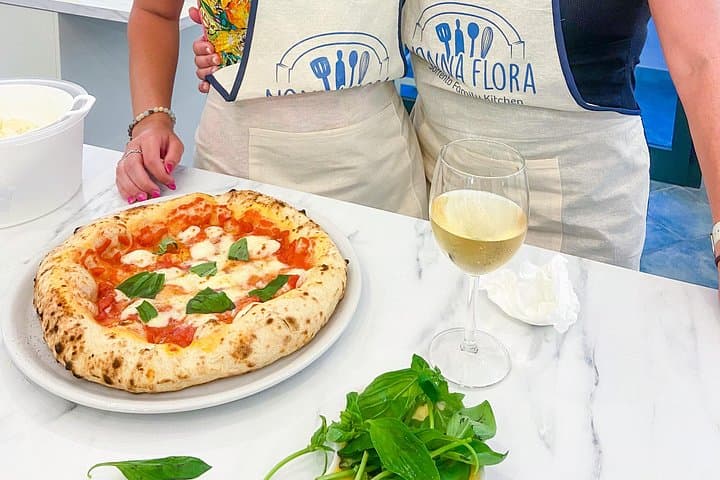 Pizza Class in Sorrento — photo 1 of 23